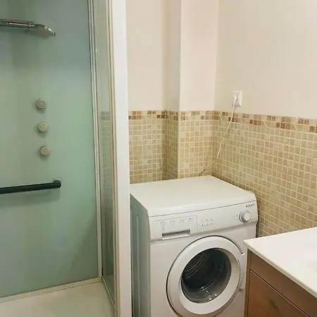 Center 6-8 Persons-beach At 100m -parking